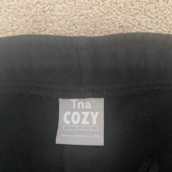 aritiza sweatshorts - Picture 3 of 3